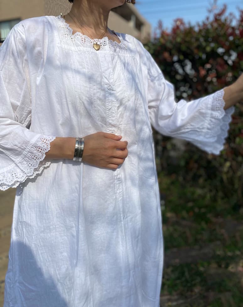 スカラップレースのアンティークレースワンピース ナイトドレス