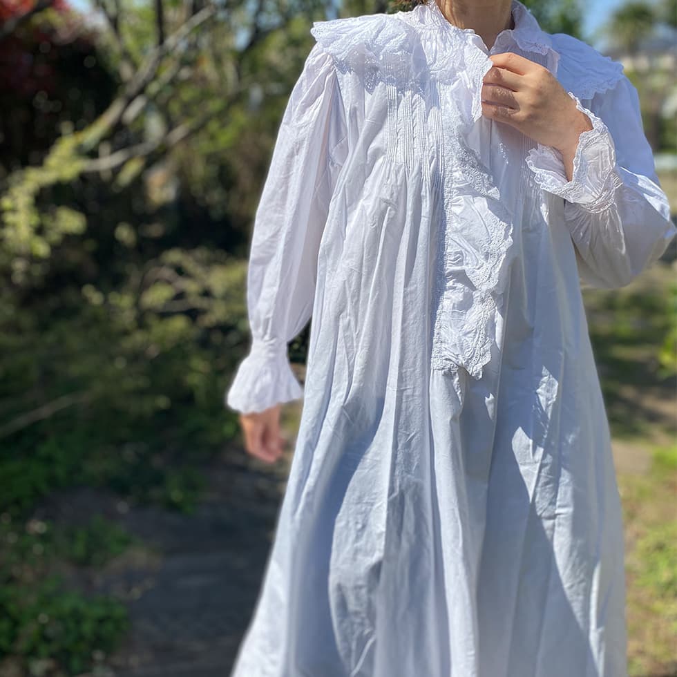 ラッフルカラーのアンティークレースワンピース アンティークナイトドレス