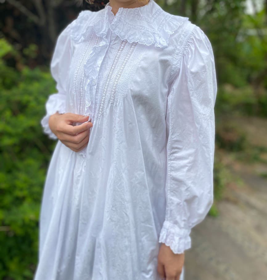 スカラップフリルレースのアンティークレースワンピース ナイトドレス