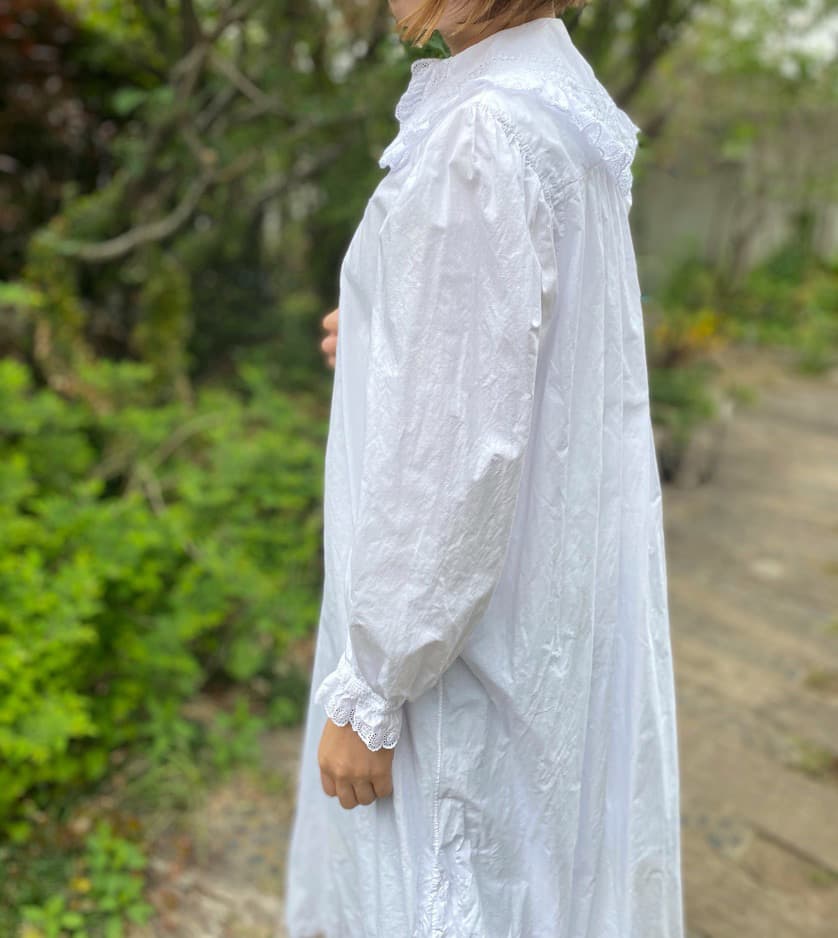 スカラップフリルレースのアンティークレースワンピース ナイトドレス