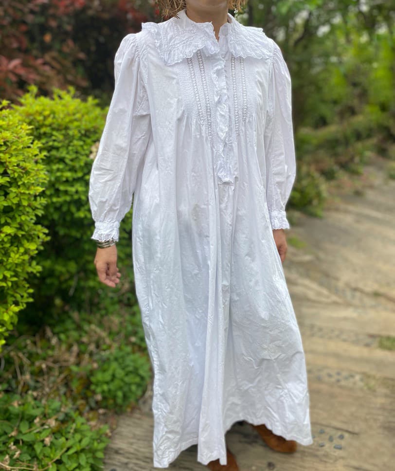 スカラップフリルレースのアンティークレースワンピース ナイトドレス