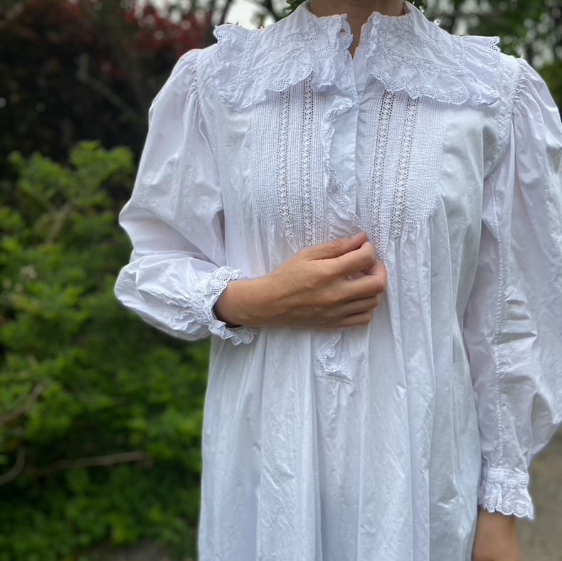 スカラップフリルレースのアンティークレースワンピース ナイトドレス