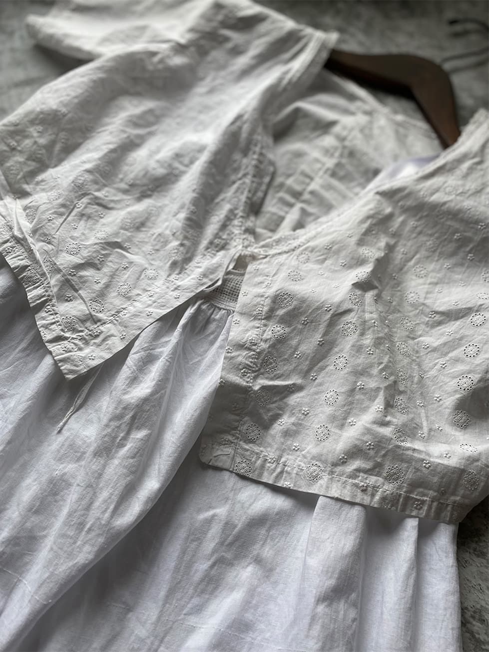 アンティークコットンレーストップス