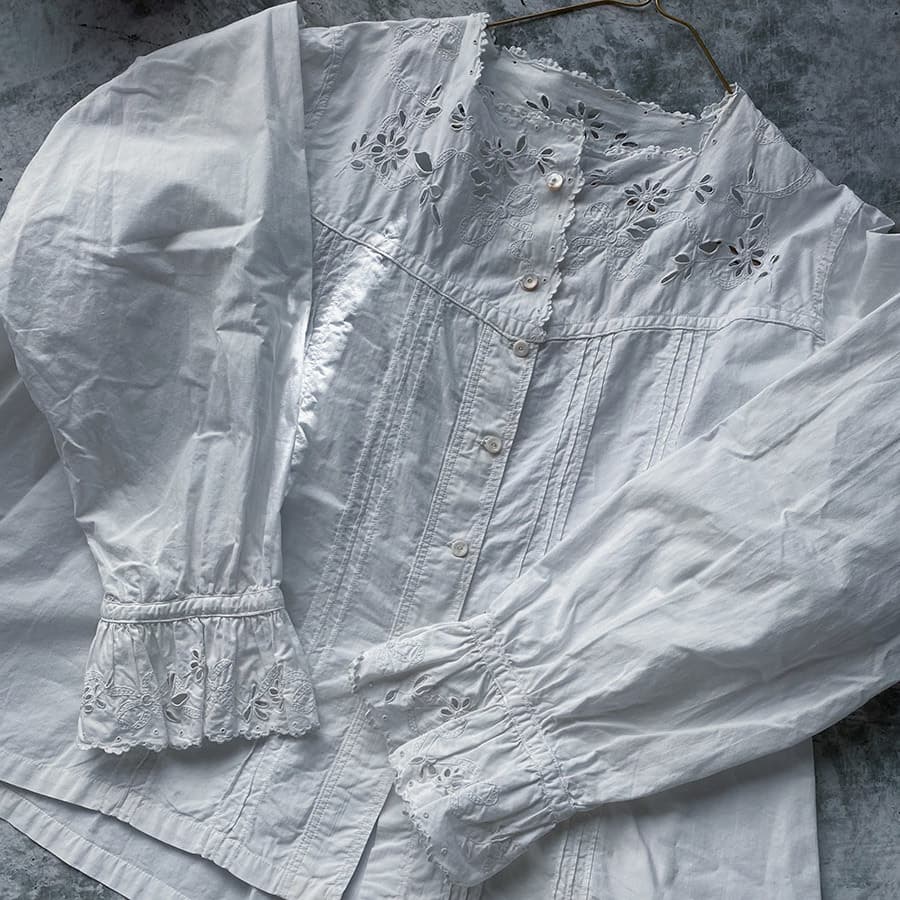 アンティークスカラップレースブラウス