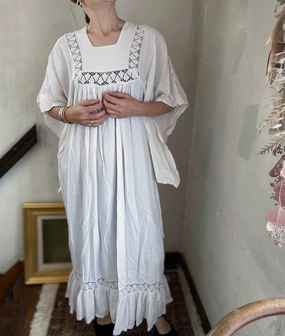 Vintagebutterflysleevedress