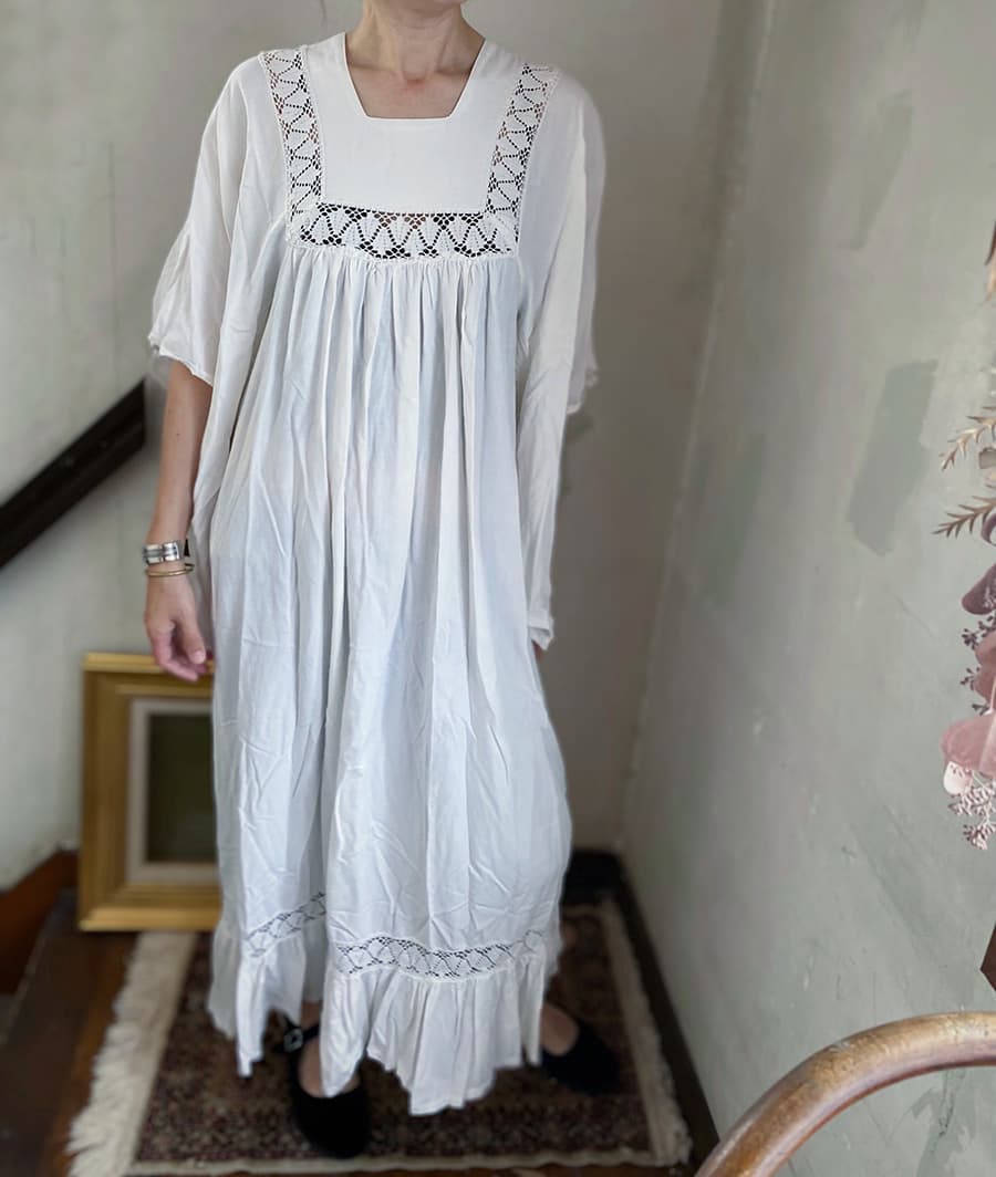 Vintagebutterflysleevedress