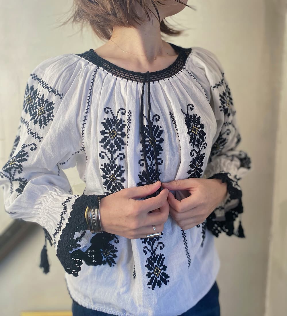 ヴィンテージルーマニア刺繍ブラウスantqueromanianembroideryblouse