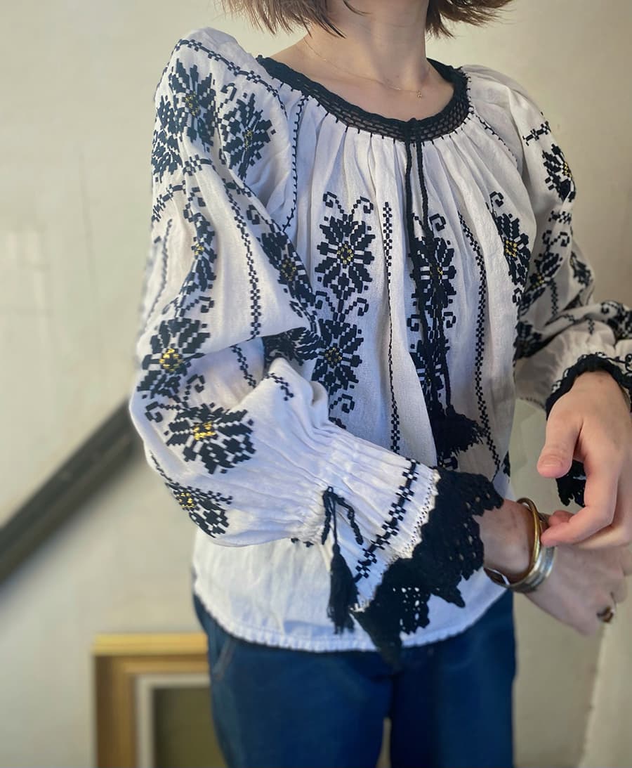 ヴィンテージルーマニア刺繍ブラウスantqueromanianembroideryblouse