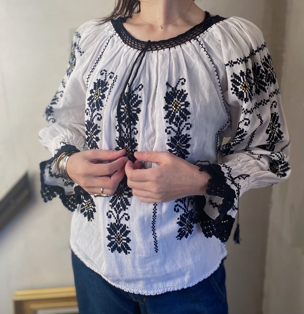 ヴィンテージルーマニア刺繍ブラウスantqueromanianembroideryblouse