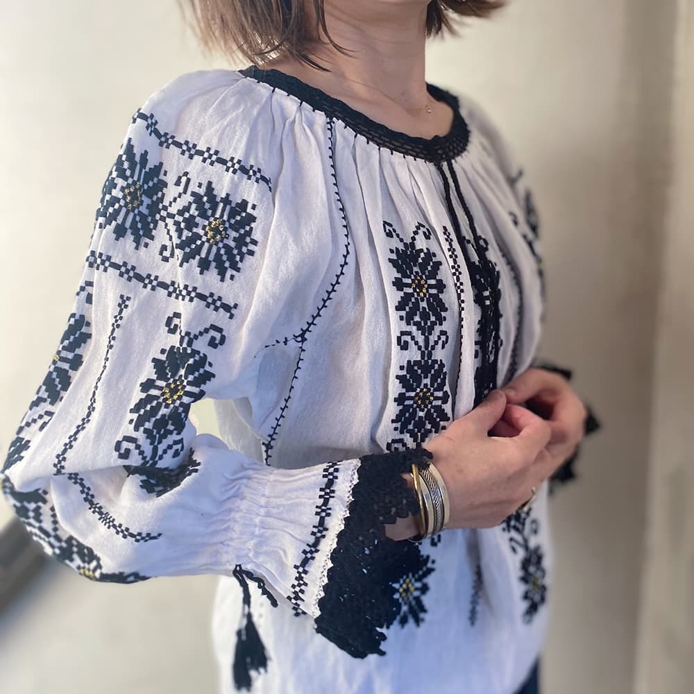 ヴィンテージルーマニア刺繍ブラウスantqueromanianembroideryblouse