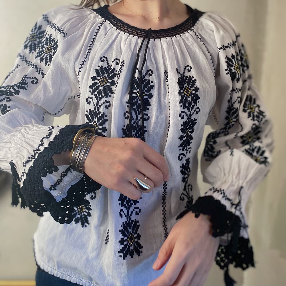 ヴィンテージルーマニア刺繍ブラウスantqueromanianembroideryblouse