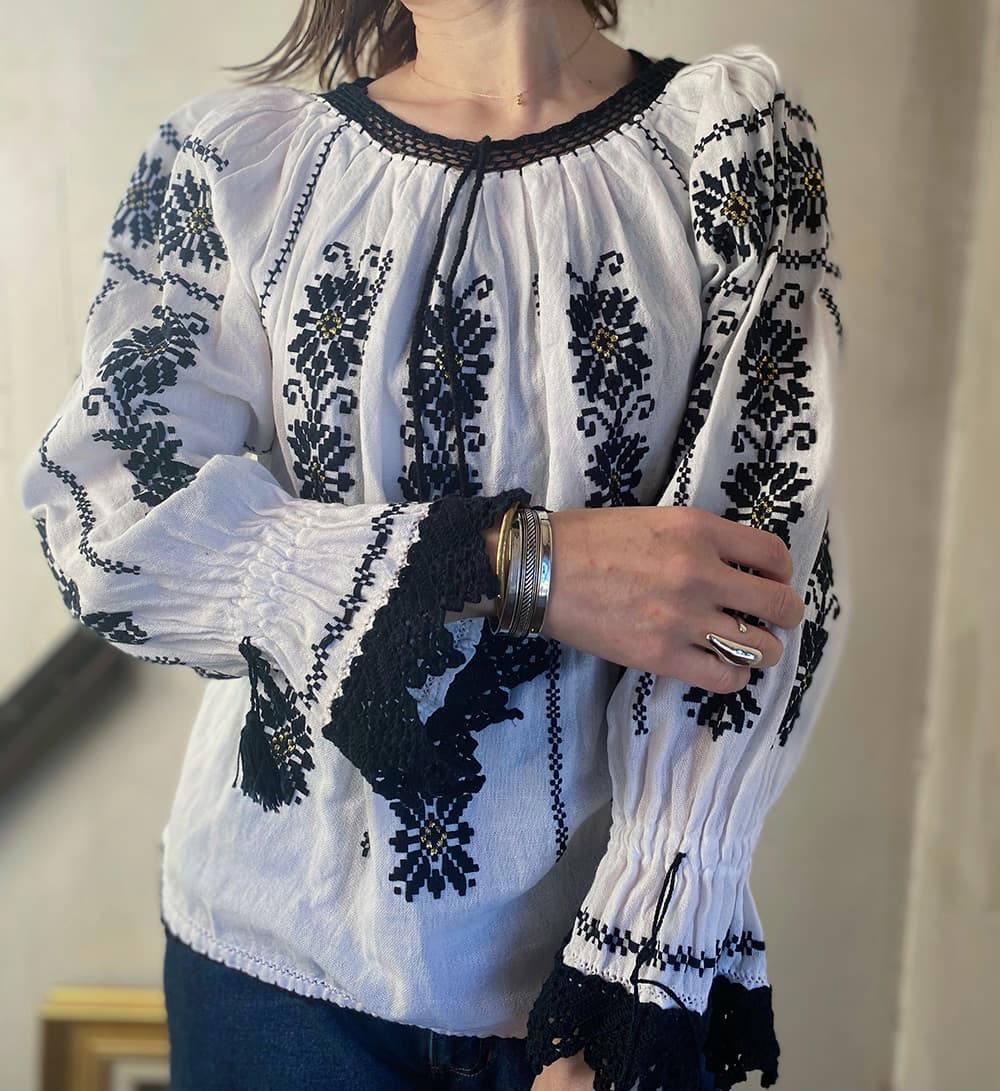 ヴィンテージルーマニア刺繍ブラウスantqueromanianembroideryblouse
