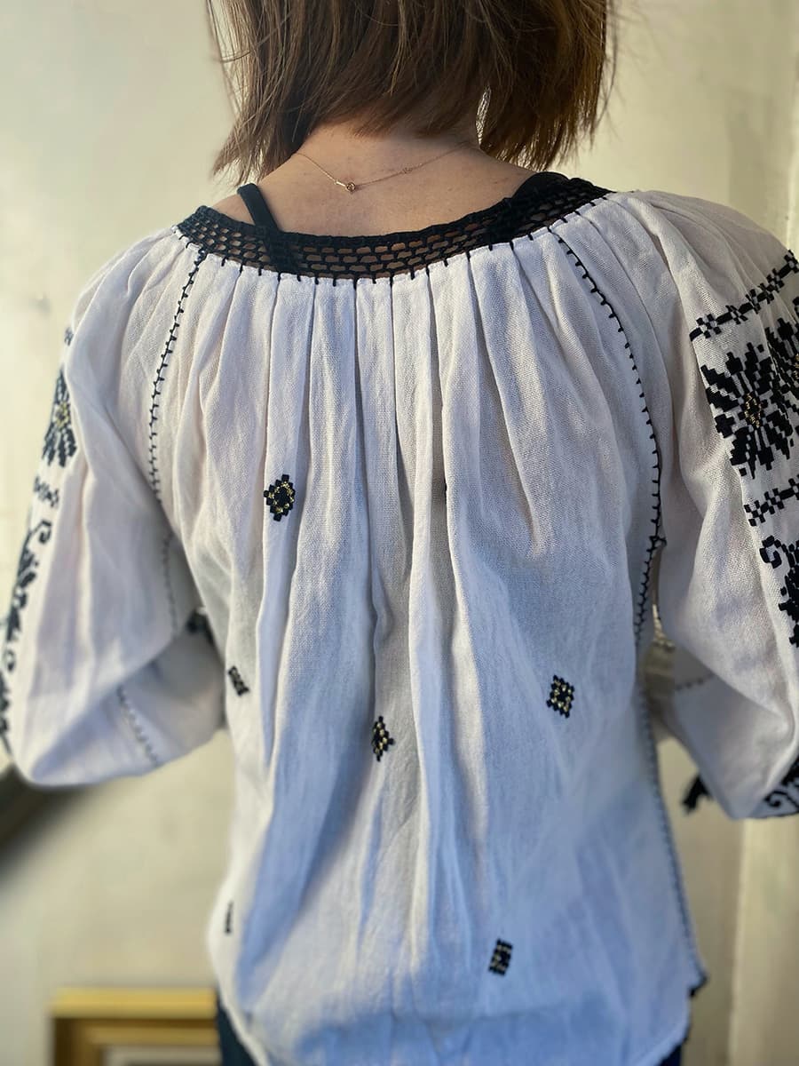 ヴィンテージルーマニア刺繍ブラウスantqueromanianembroideryblouse