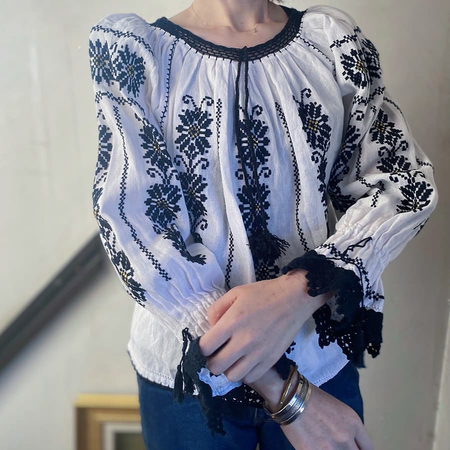 ヴィンテージルーマニア刺繍ブラウス