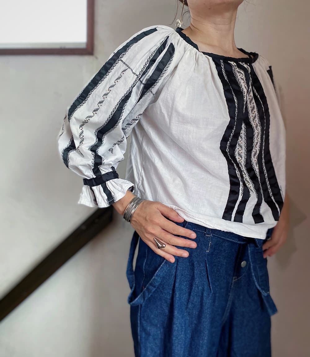 ヴィンテージルーマニア刺繍ブラウスantqueromanianembroideryblouse