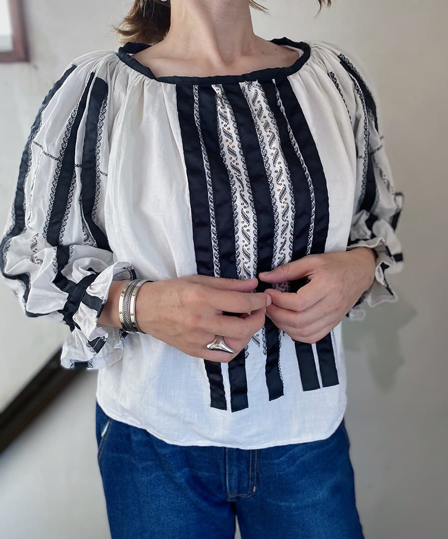ヴィンテージルーマニア刺繍ブラウスantqueromanianembroideryblouse