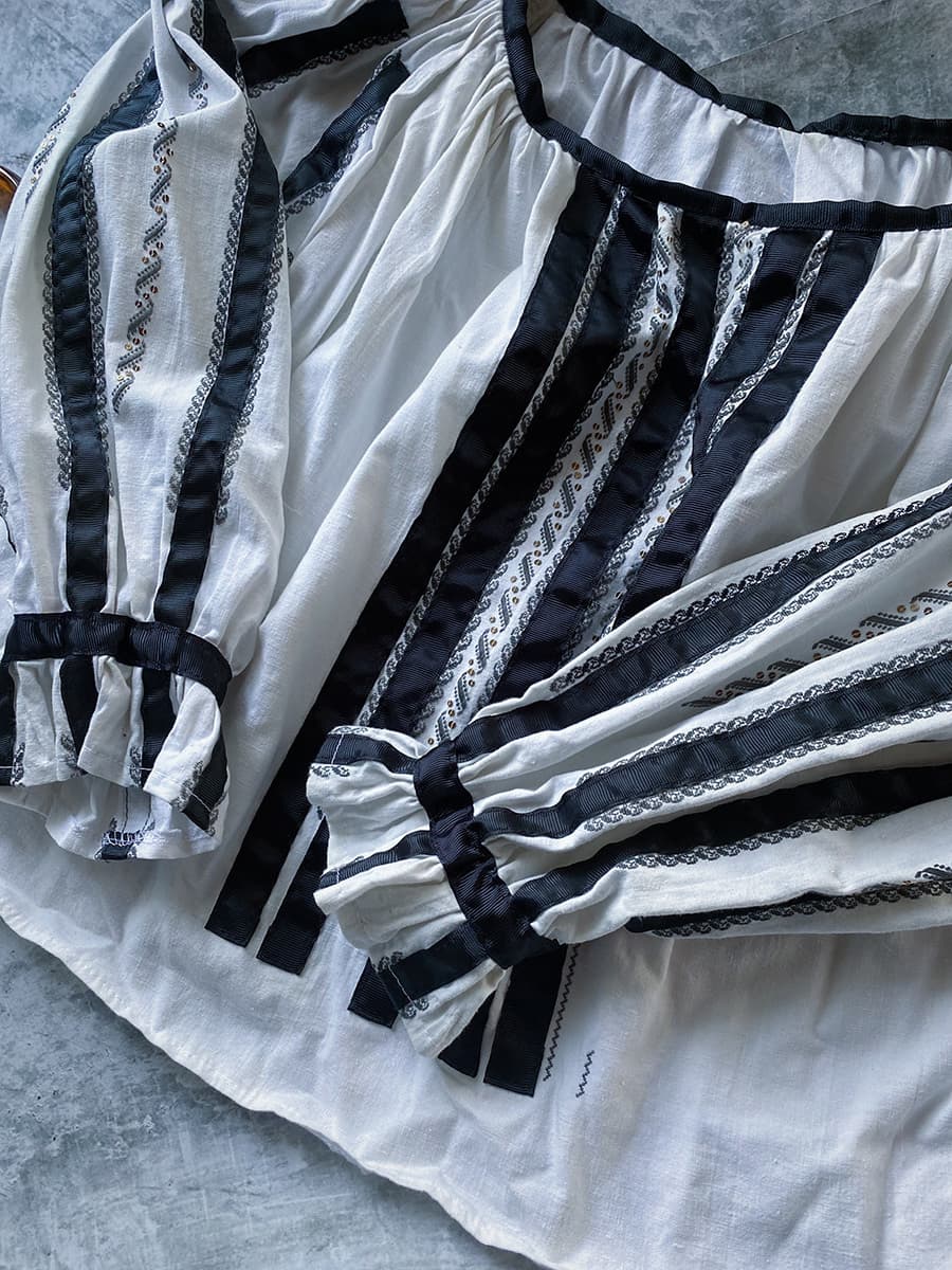 ヴィンテージルーマニア刺繍ブラウスantqueromanianembroideryblouse